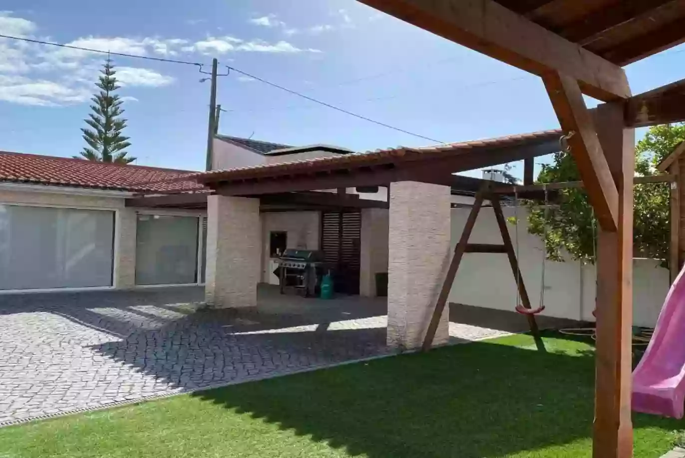 Роскошная вилла с пристройкой в районе Caxarias, Португалия