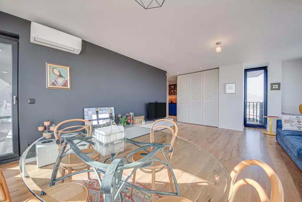 Эксклюзивная трехкомнатная квартира в Болгарии