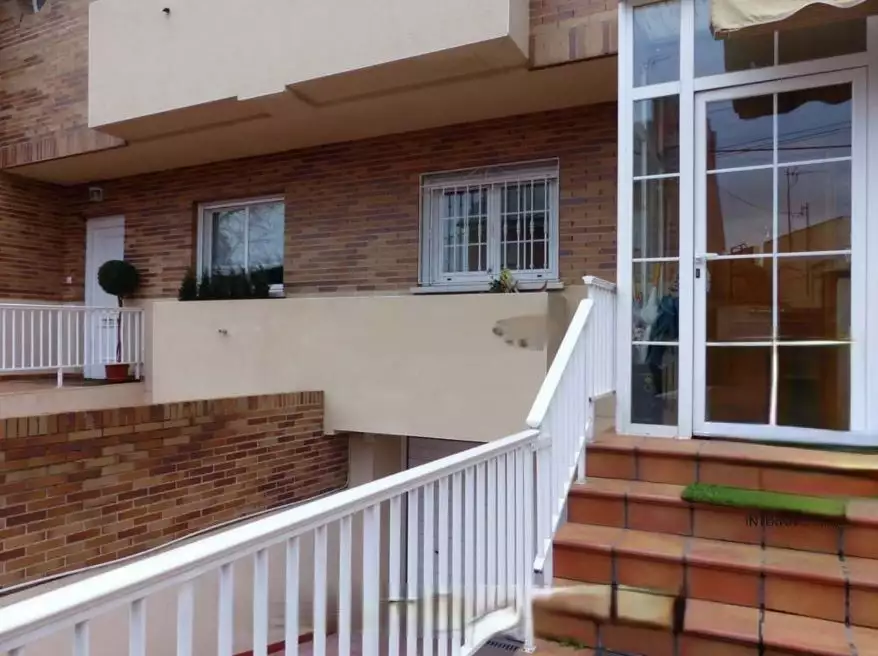 Продажа смежного дома в Вальдебебас - Вальдефуэнтес