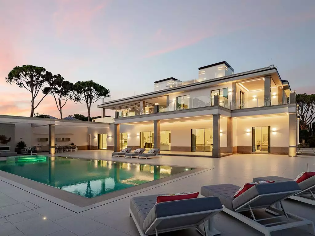 Сногсшибательная вилла с необычными закатами в Португалии