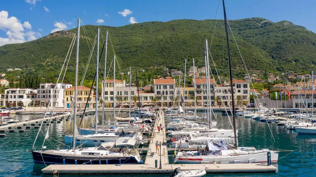 Какую квартиру купить в Черногории? Планировка, цена, район