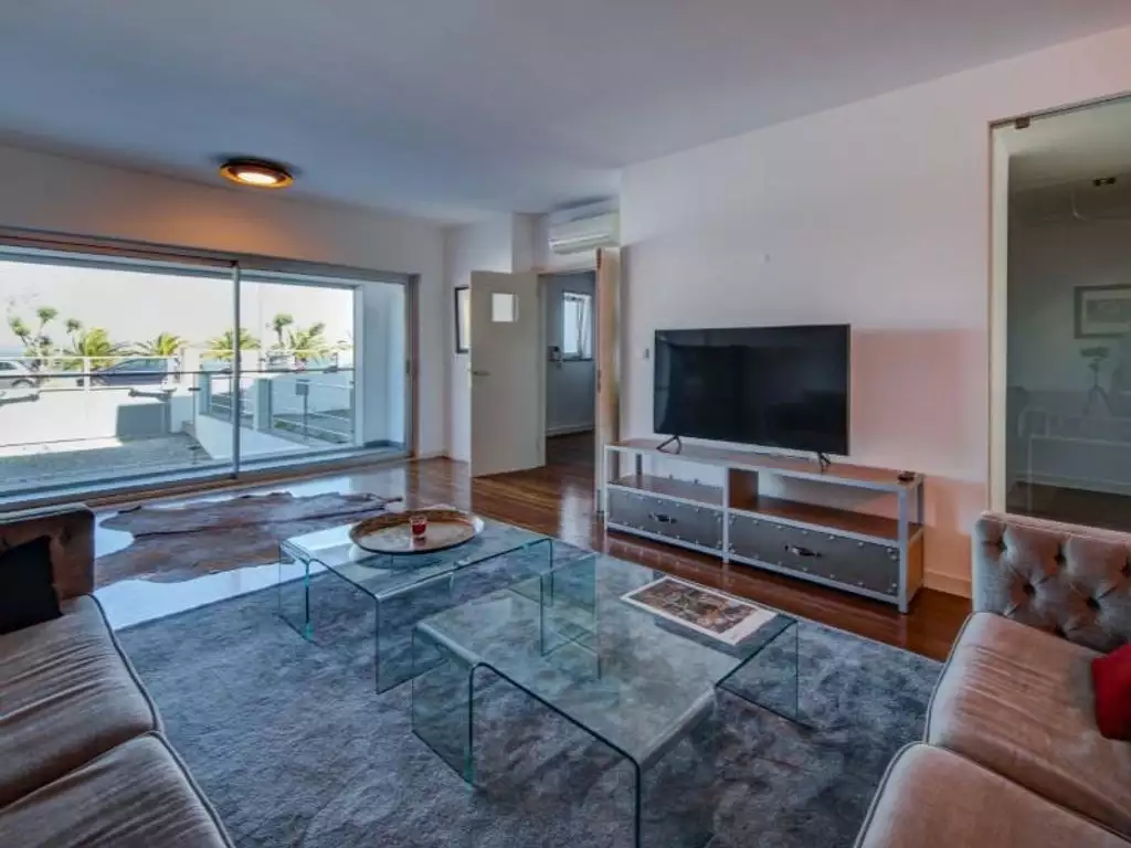 4-этажная вилла с видом на море в самом тихом районе Лиссабона - Альто-да-Барра