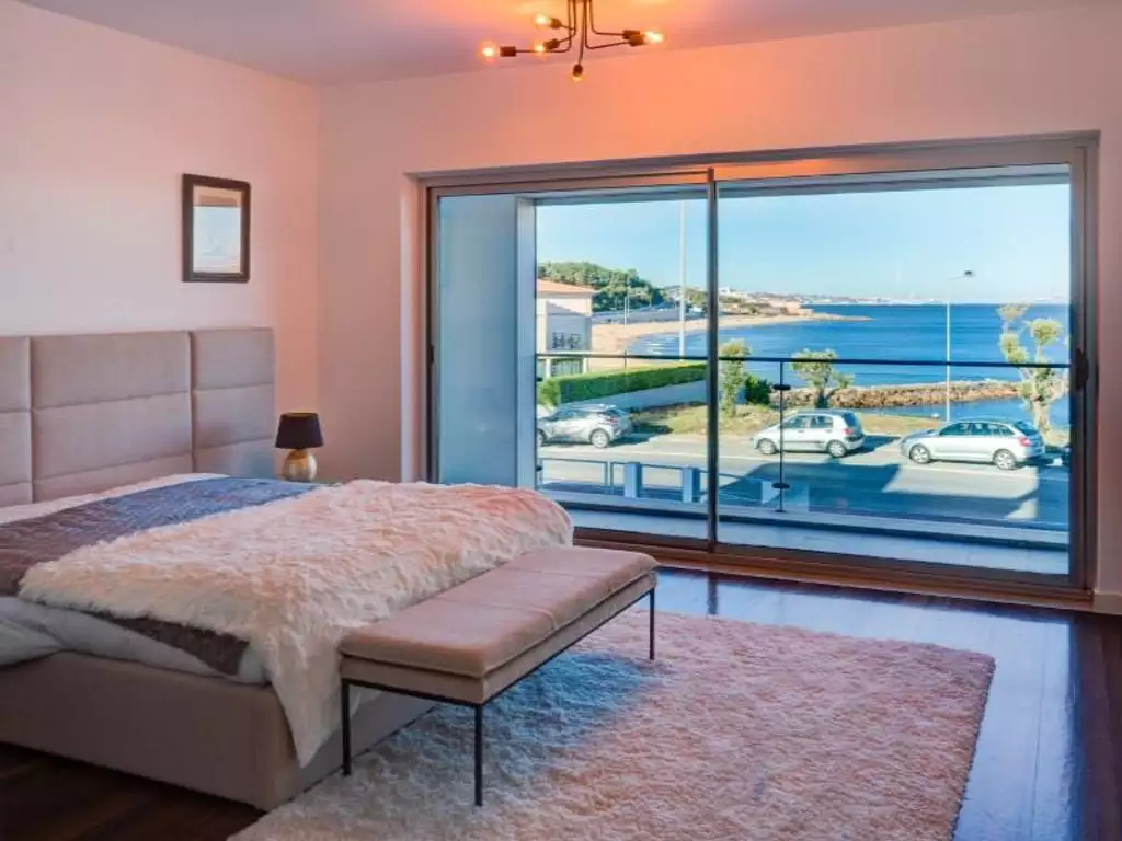 4-этажная вилла с видом на море в самом тихом районе Лиссабона - Альто-да-Барра