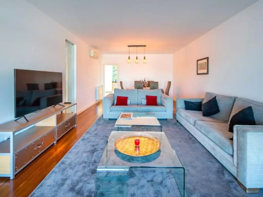 4-этажная вилла с видом на море в самом тихом районе Лиссабона - Альто-да-Барра