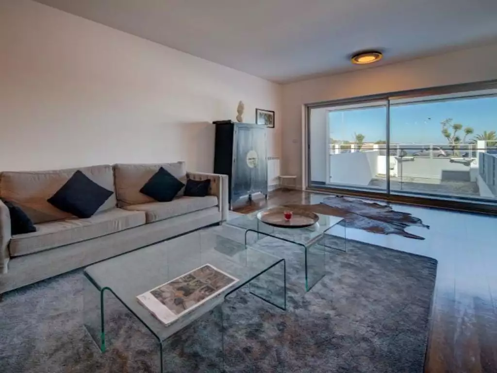 4-этажная вилла с видом на море в самом тихом районе Лиссабона - Альто-да-Барра