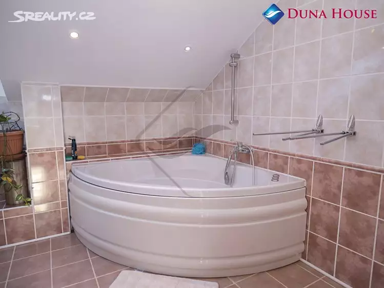 Самый лучший район для семейной жизни в Чехии - Ржичаны. Обзор большой квартиры