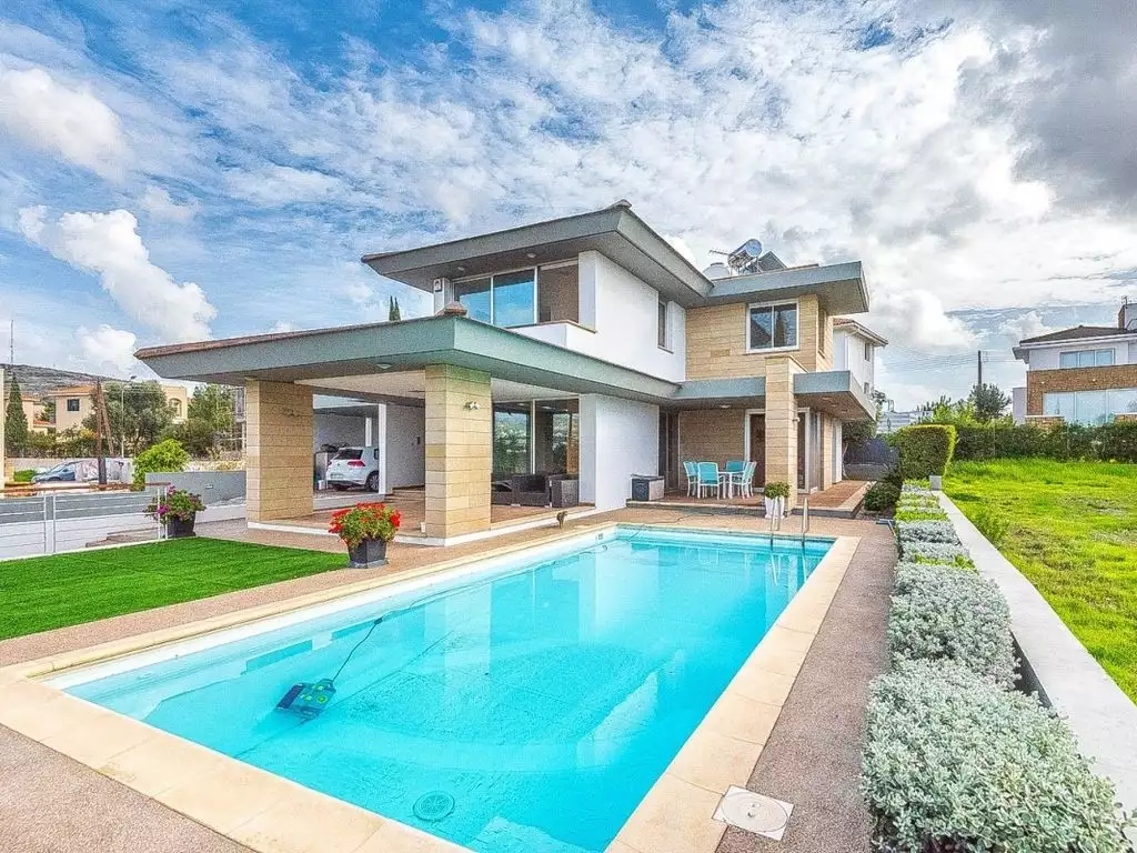 Ультрасовременная вилла 270 м2 в самом комфортном районе Кипра