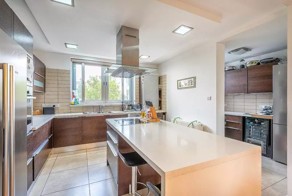 Ультрасовременная вилла 270 м2 в самом комфортном районе Кипра