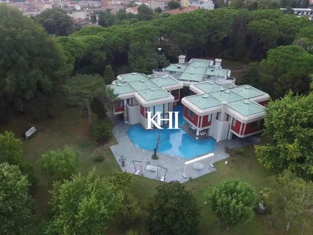 Уединенный престижный дом с фантастическим садом в Стамбуле, Турция