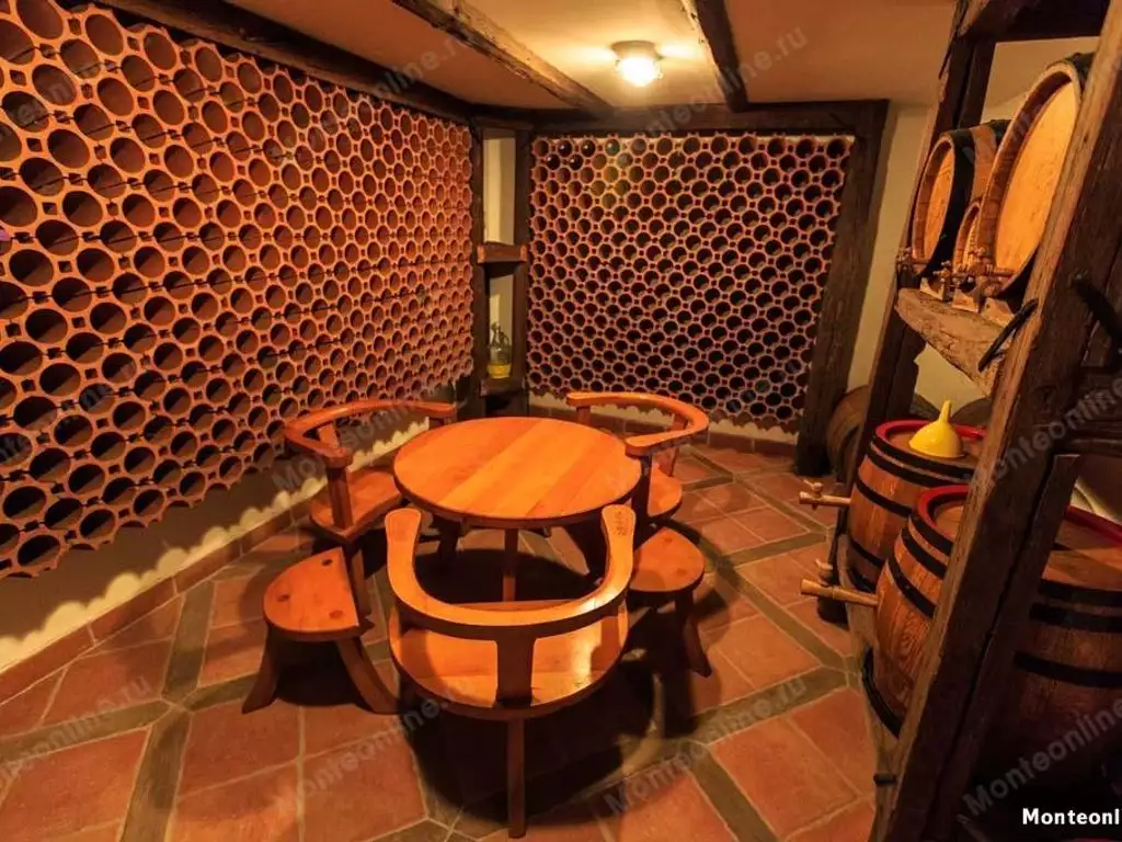 Каменная вилла с 5 спальнями и красивым видом на город Будва в Черногории