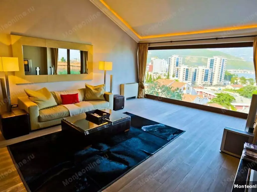 Каменная вилла с 5 спальнями и красивым видом на город Будва в Черногории