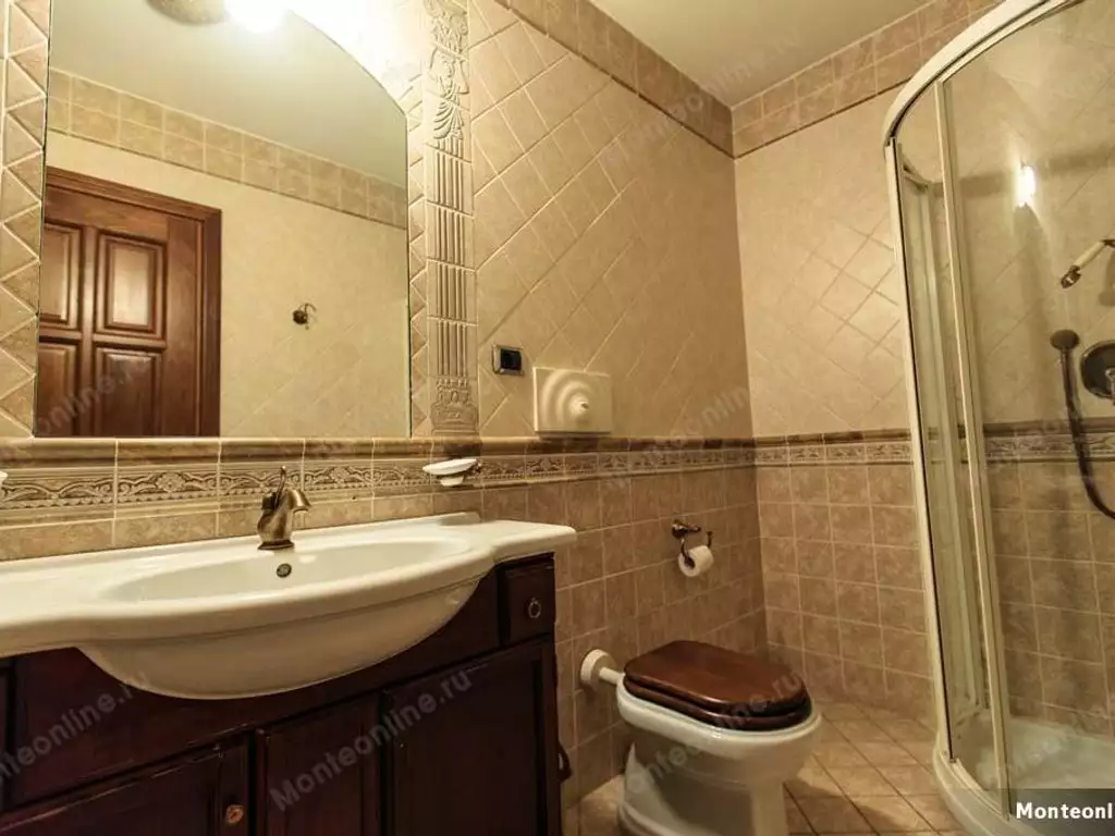 Каменная вилла с 5 спальнями и красивым видом на город Будва в Черногории