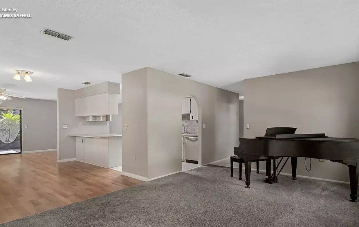 Аристократичный дом с собственным садом и бассейном во Флориде, США