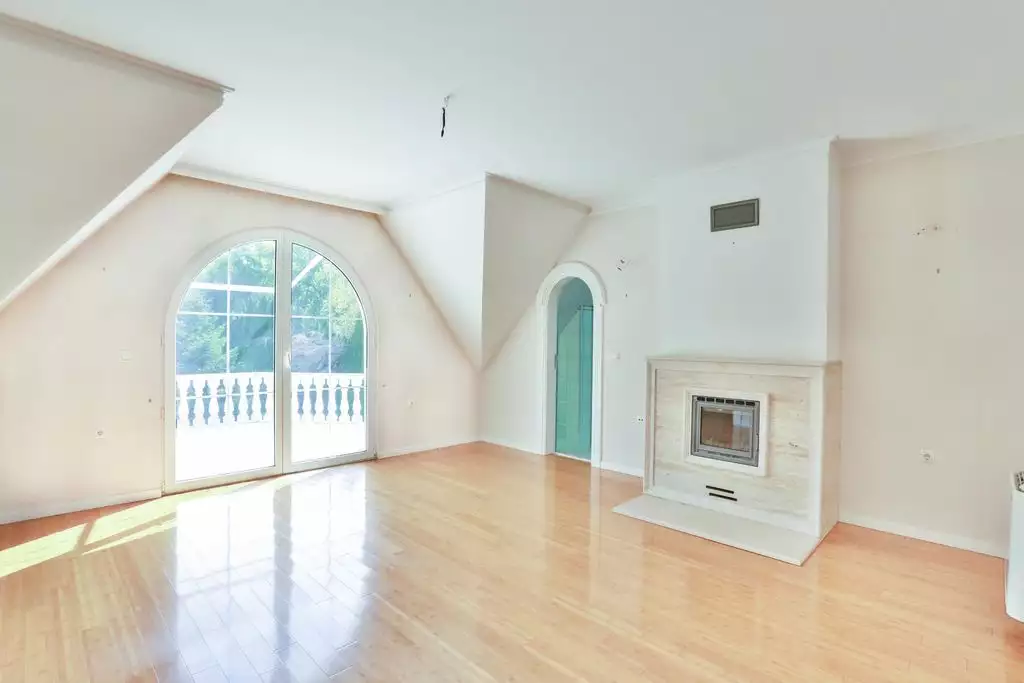 Величественный семейный особняк с большим частным двором в Софии, Болгария