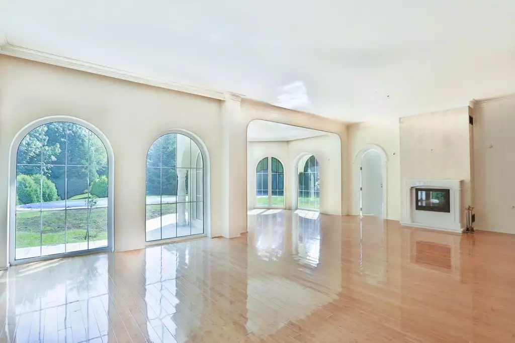 Величественный семейный особняк с большим частным двором в Софии, Болгария