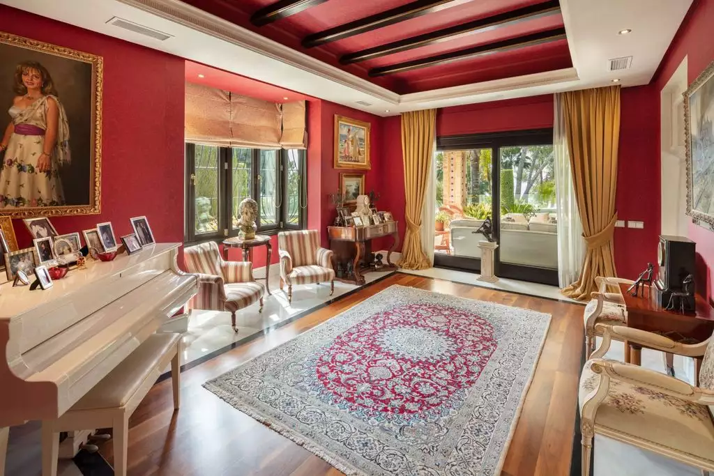 Если мечтать, то только так! Роскошная вилла на берегу моря в Марбелье, Испания