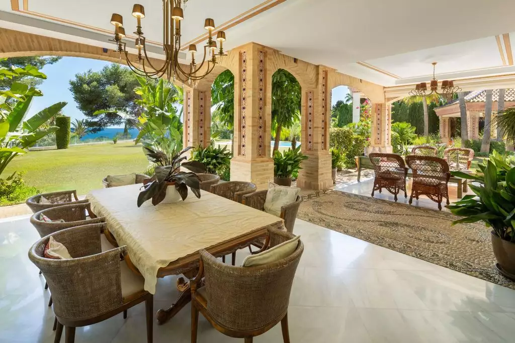 Если мечтать, то только так! Роскошная вилла на берегу моря в Марбелье, Испания