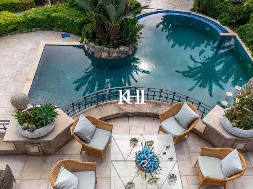 Пусть новый год пройдет в таком пляжном особняке в Бодруме!