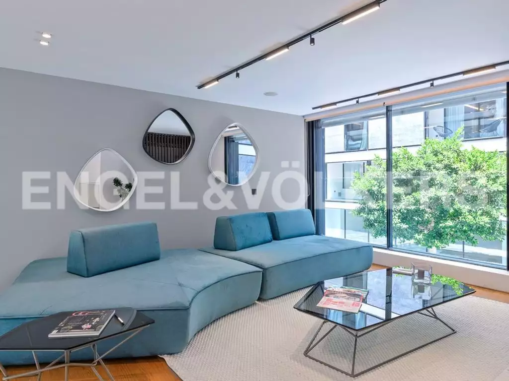 Колонаки - роскошь в центре городской жизни.</div><div class=