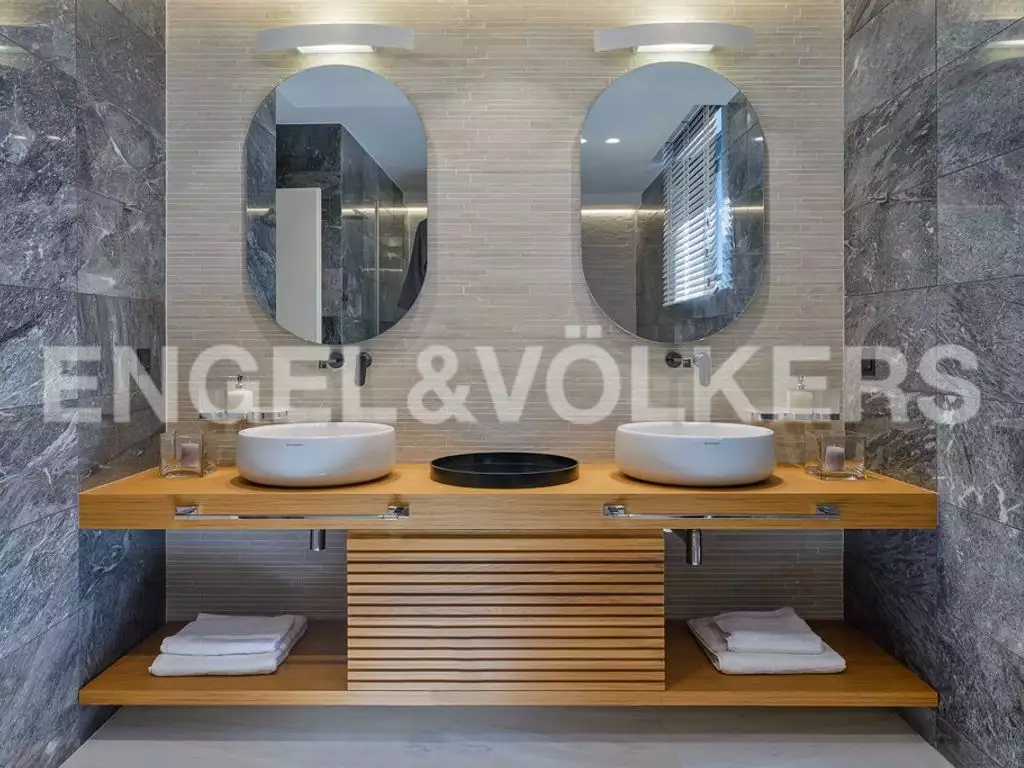 Колонаки - роскошь в центре городской жизни. Обзор невероятной виллы в Афин