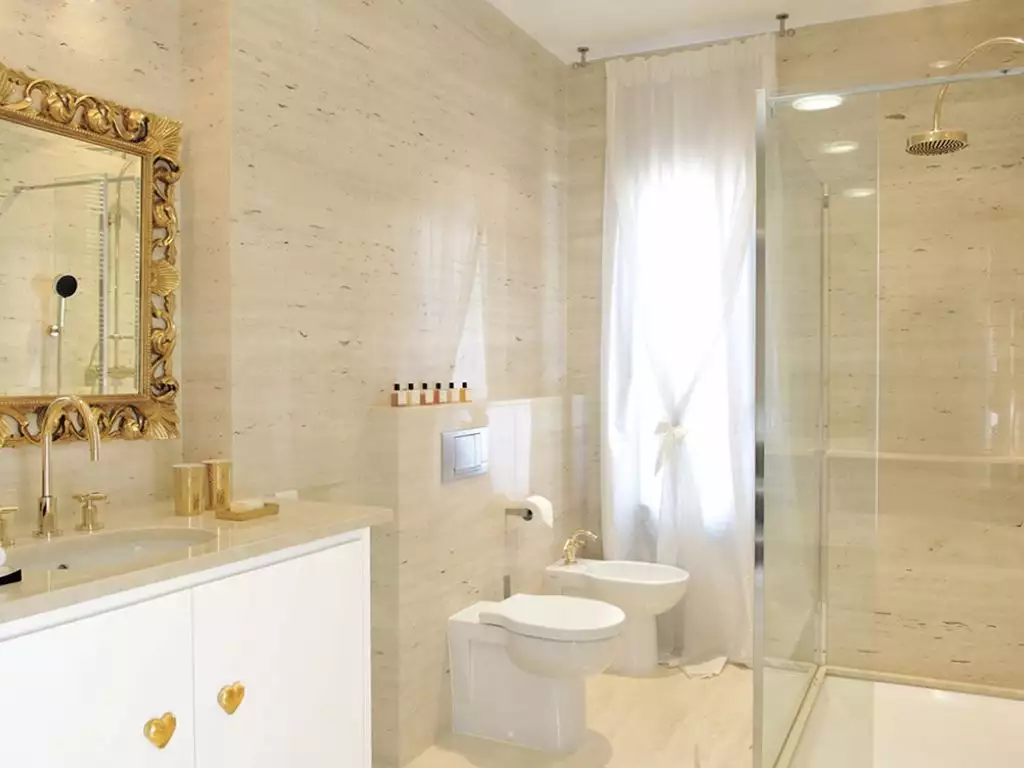 Пафос - город с древними театрами, голубыми лагунами и... новыми особняками