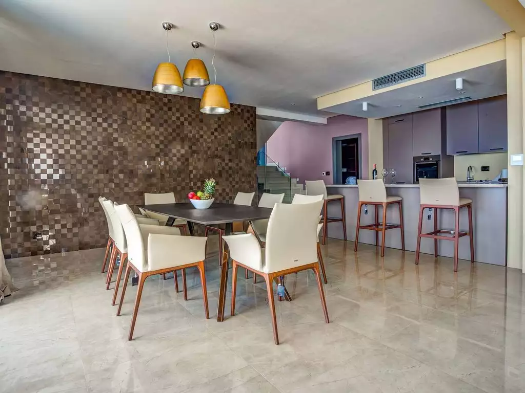 Курортная недвижимость в Черногории - 3 элитные виллы на берегу моря