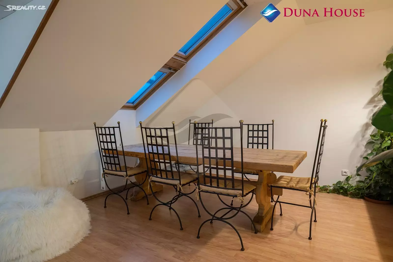 Прага, Чехия: обзор новой двухуровневой квартиры в районе Дейвице