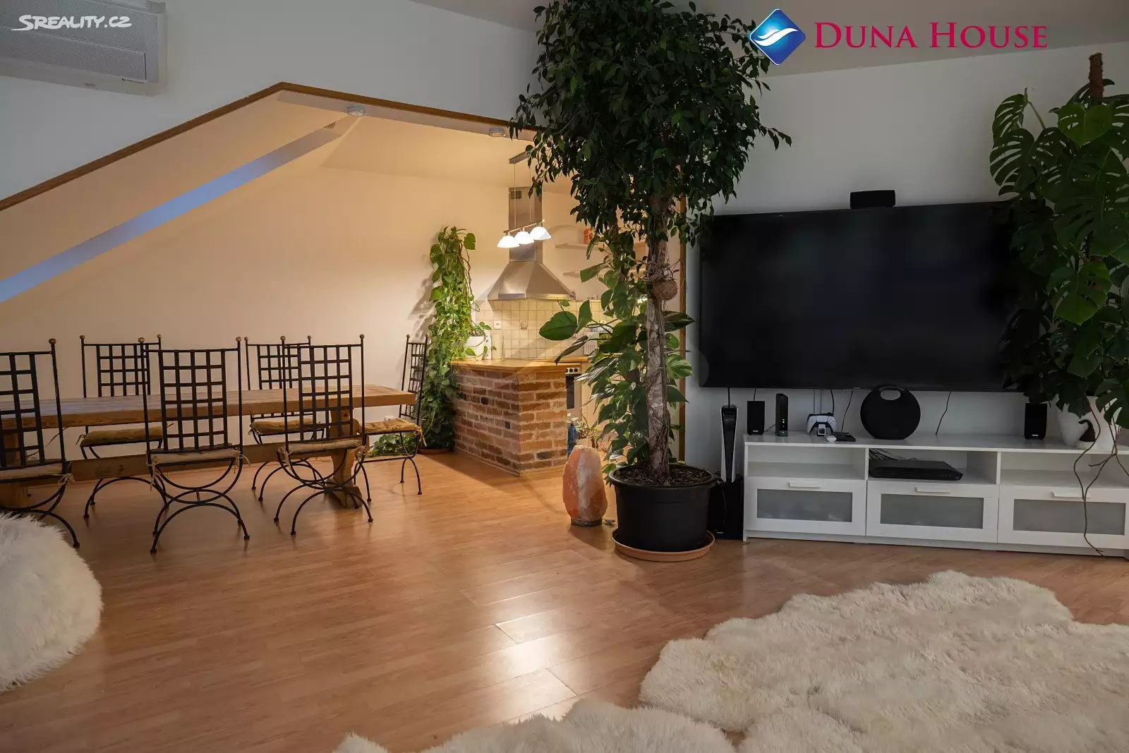 Прага, Чехия: обзор новой двухуровневой квартиры в районе Дейвице