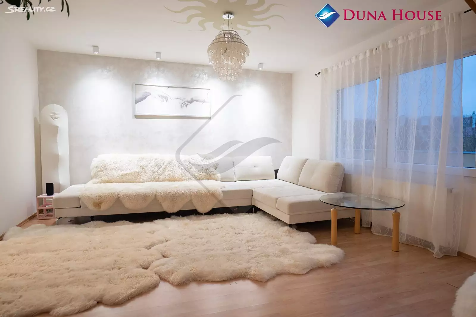 Прага, Чехия: обзор новой двухуровневой квартиры в районе Дейвице