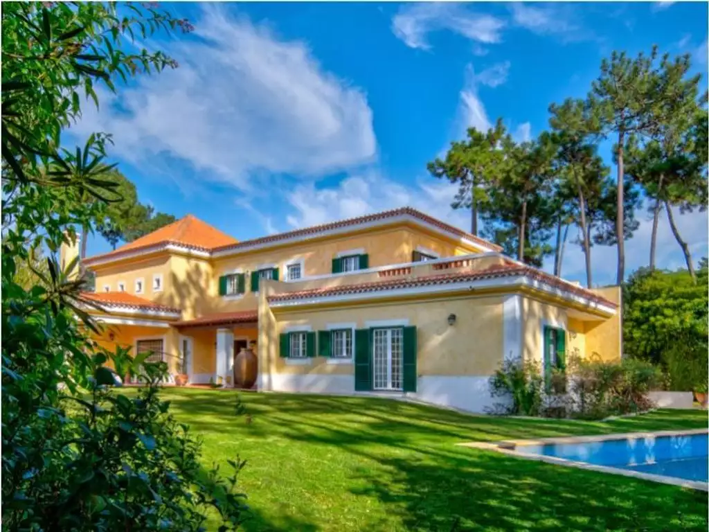 Обзор виллы с 6 спальнями на популярном курорте в Португалии