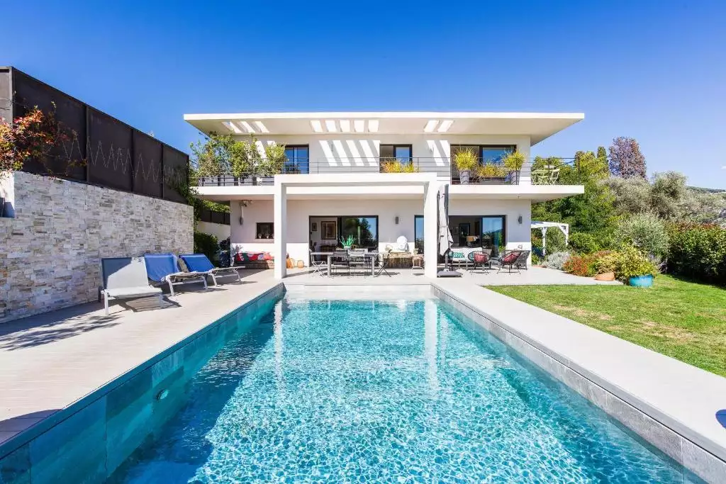 Вилла на Лазурном берегу Франции – выгодные предложения с поэтапной оплатой