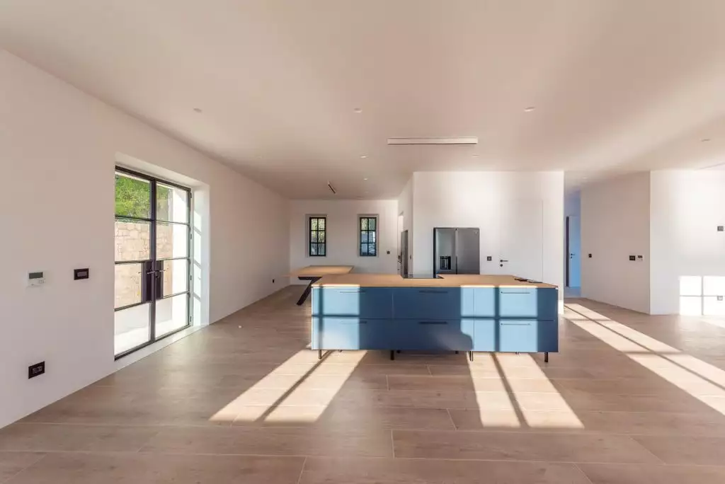 Элитная вилла на Черногорском побережье: уникальная возможность купить недвижимость мечты