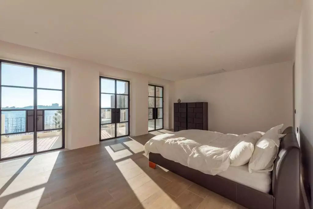 Элитная вилла на Черногорском побережье: уникальная возможность купить недвижимость мечты