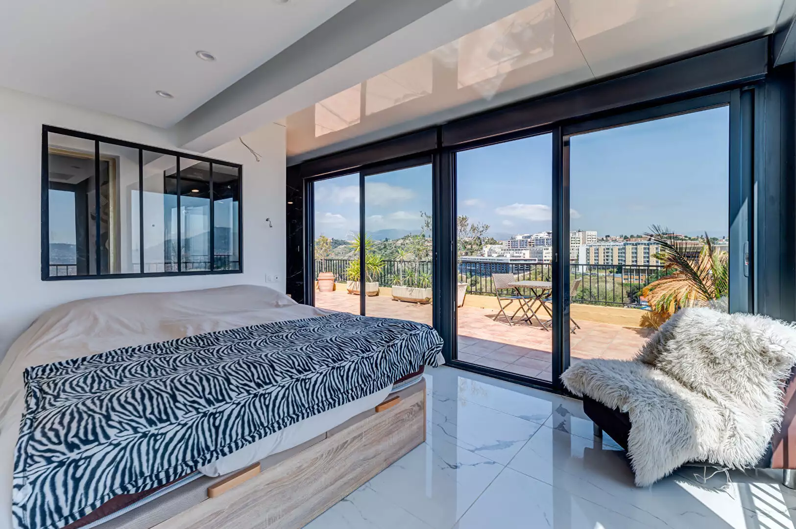 Лазурный берег Франции: на продаже дуплекс с 3 спальнями в самом сердце Ниццы