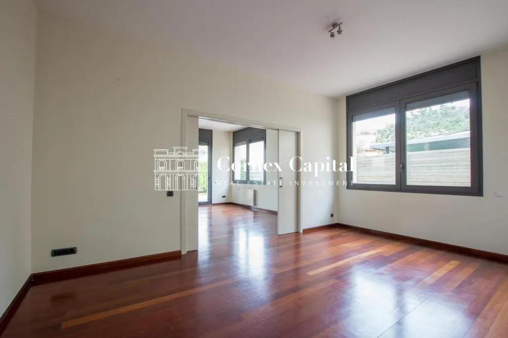 Таунхаус 674м² в Испании, Барселона. Стоимостью 2950000€ аренда фото-1