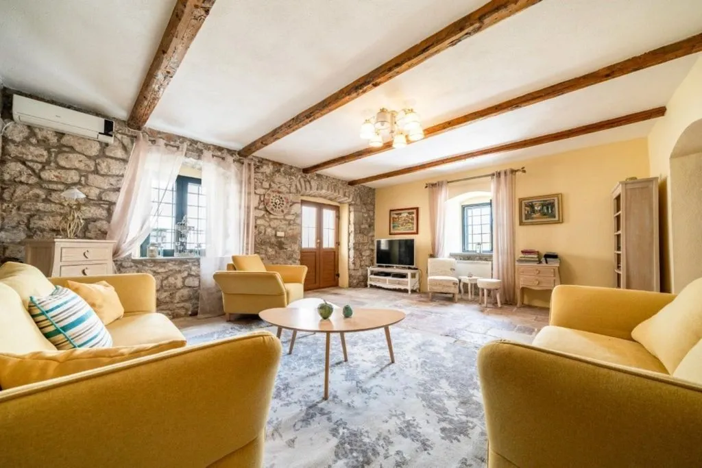 Дом 158м² в Черногории, Тиват. Стоимостью 575000€ аренда фото-1