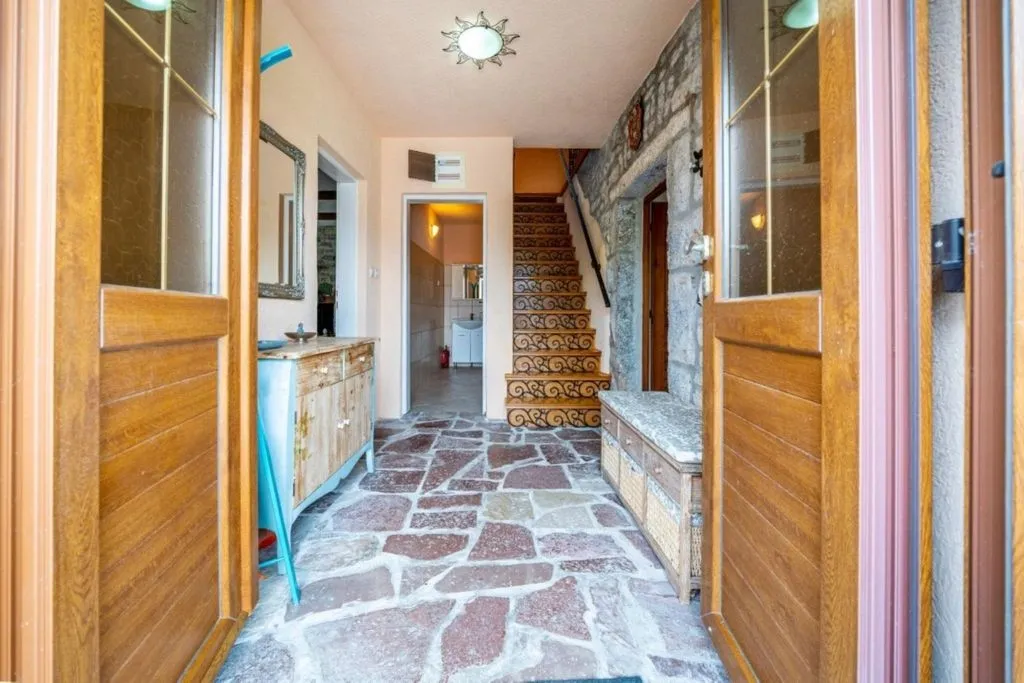 Дом 158м² в Черногории, Тиват. Стоимостью 575000€ аренда фото-3