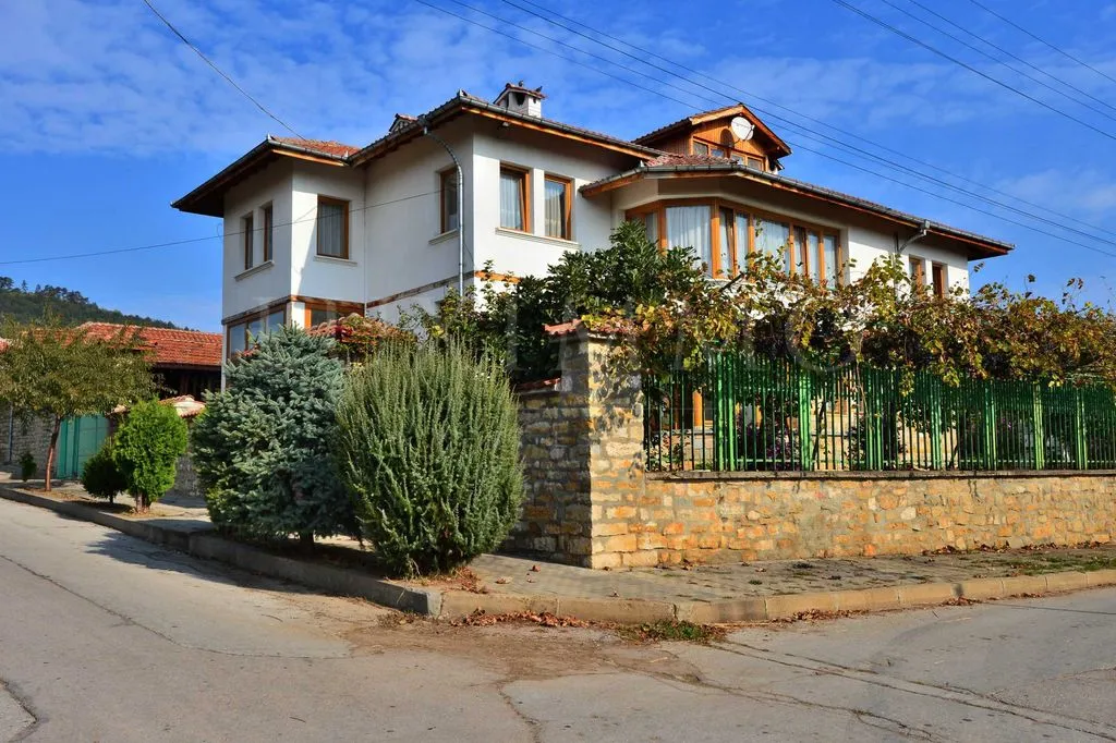 Таунхаус 640м² в Болгарии, Велико Тырново. Стоимостью 500000€ аренда фото-1