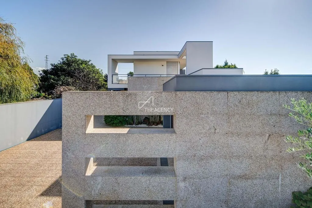 Вилла 271м² в Португалии, Вила-Нова-ди-Гая. Стоимостью 850000€ аренда фото-3