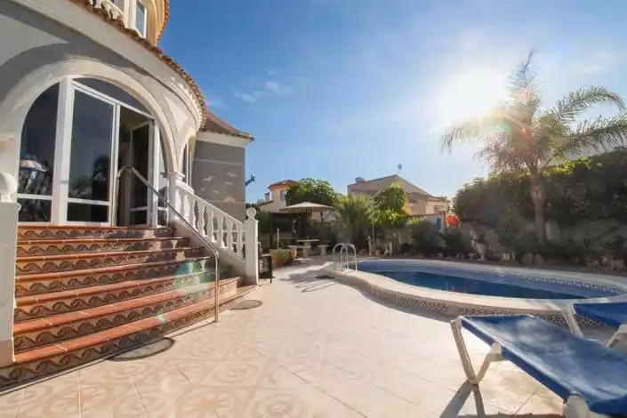Дом 110м² в Испании, Сьюдад-Кесада. Стоимостью 350000€ аренда фото-2