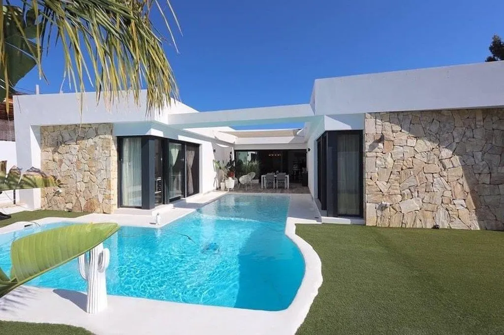 Вилла 338м² в Испании, Дения. Стоимостью 775000€ аренда фото-1