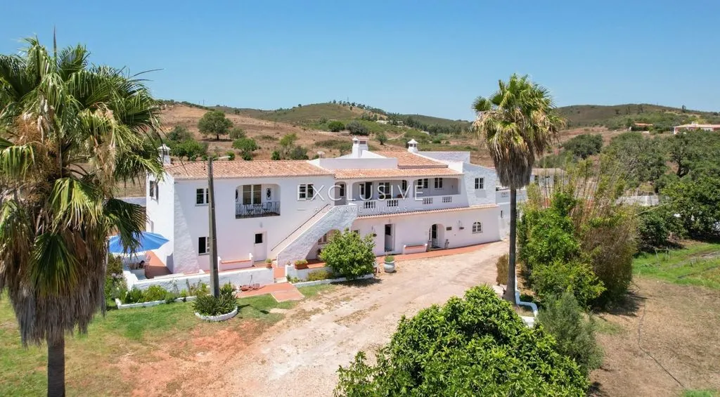 Вилла 760м² в Португалии, Лагуш. Стоимостью 1360000€ аренда фото-1