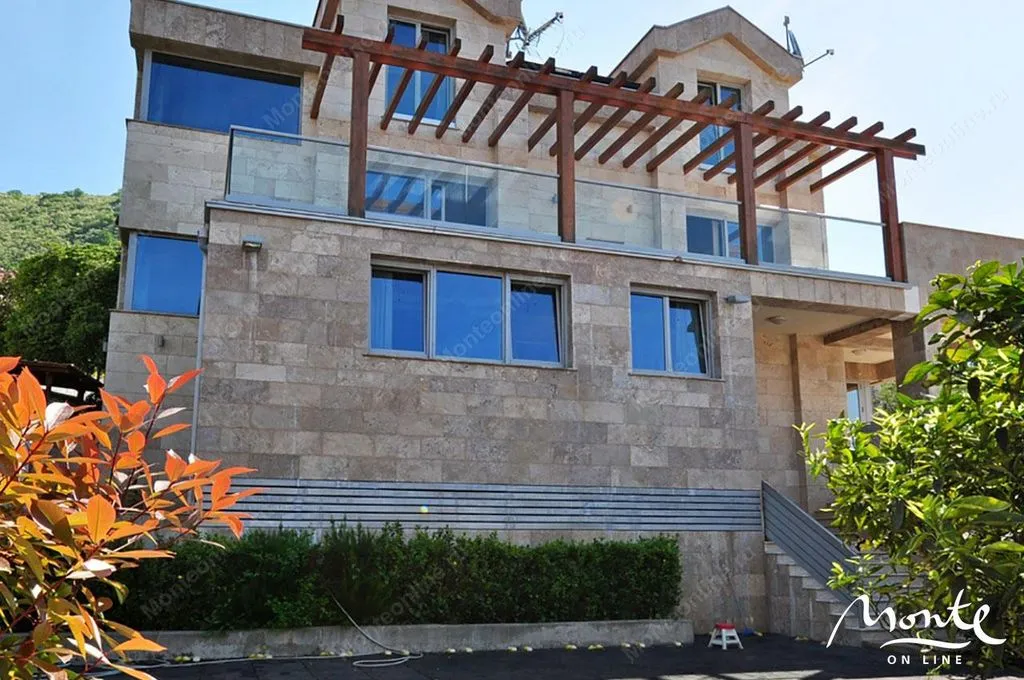 Вилла 400м² в Черногории, Тиват. Стоимостью 700000€ аренда фото-1