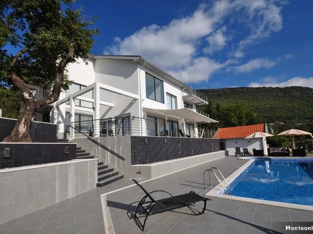 Вилла 390м² в Черногории, Тиват. Стоимостью 995000€ аренда фото-1