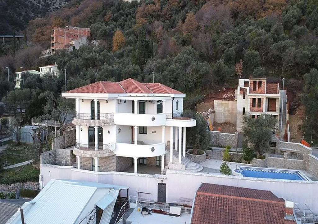 Вилла 425м² в Черногории, Будва. Стоимостью 1200000€ аренда фото-1