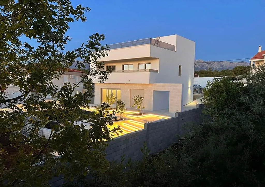 Вилла 210м² в Черногории, Будва. Стоимостью 649000€ аренда фото-1