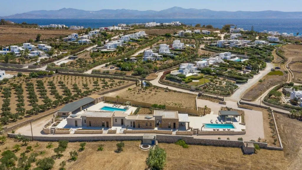 Отель, гостиница 220м² в Греции, Парос. Стоимостью 3800000€ аренда фото-2