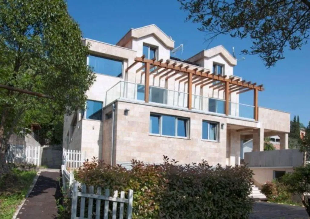 Дом 400м² в Черногории, Тиват. Стоимостью 880000€ аренда фото-1