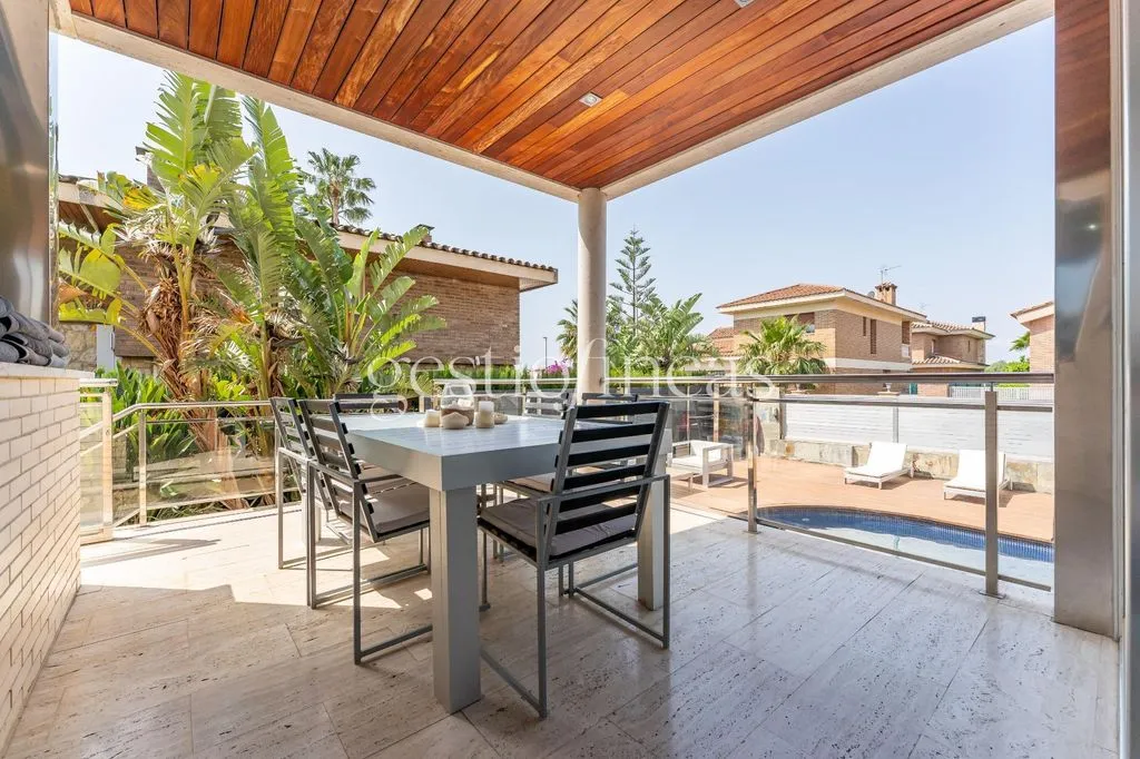 Дом 432м² в Испании, Камбрильс. Стоимостью 775000€ аренда фото-1