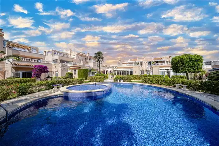Таунхаус 80м² в Испании, Плайя Фламенка. Стоимостью 229000€ аренда фото-1